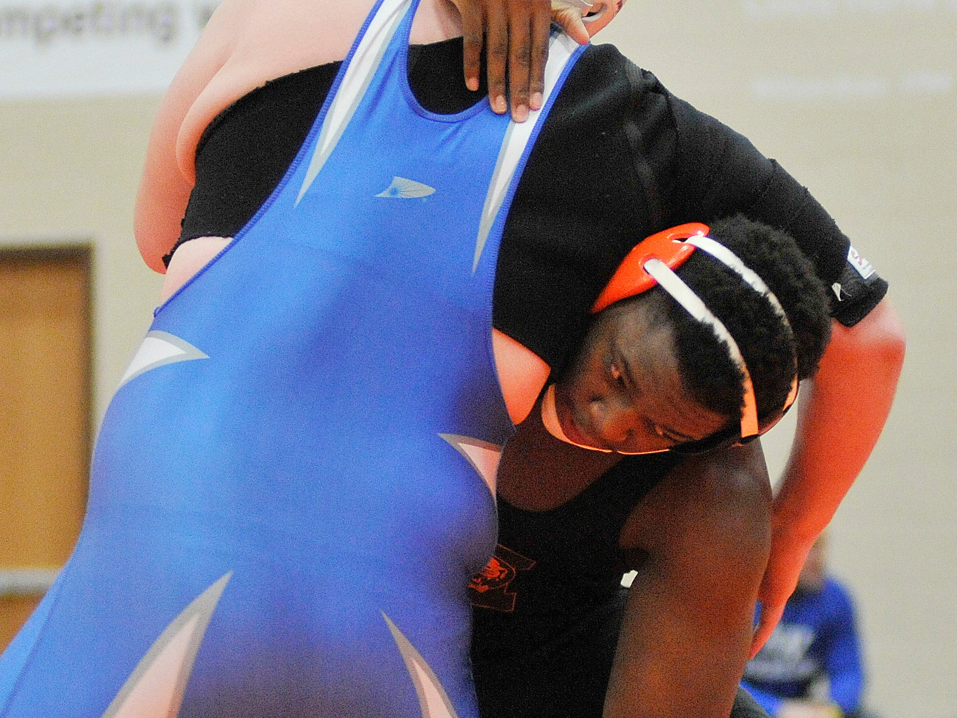 Mansfield Senior’s Brandon Myers pins Findlay’s Dewey Lee in 37 seconds in Saturday’s 220-pound finals of the Division I sectional meet in Pete Henry Gym.