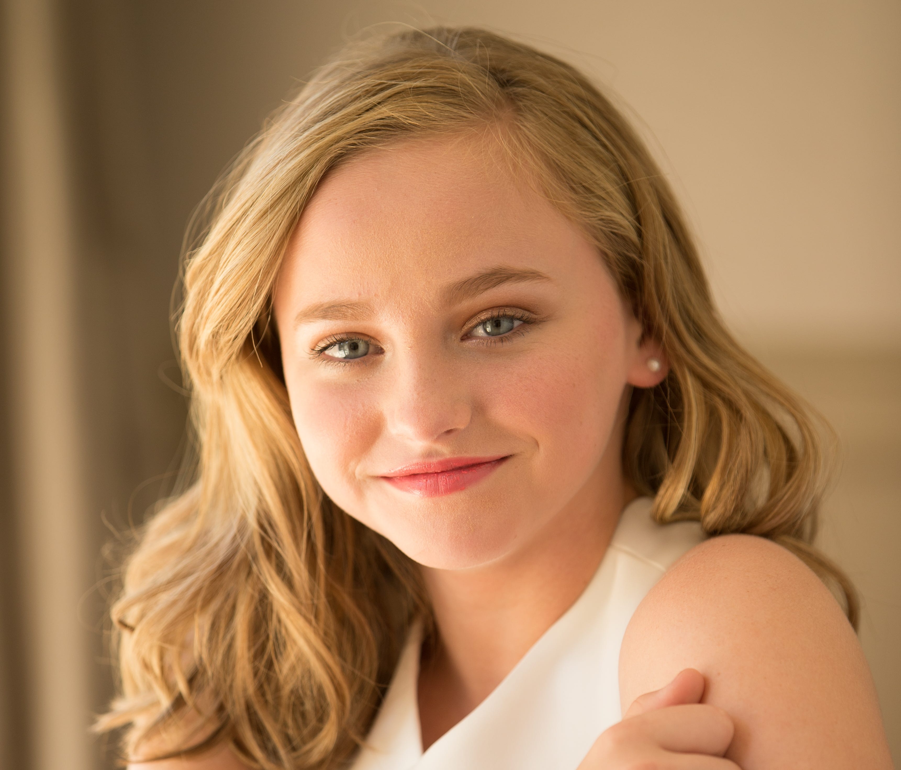 conjuring-2-stars-a-self-possessed-madison-wolfe-kvue