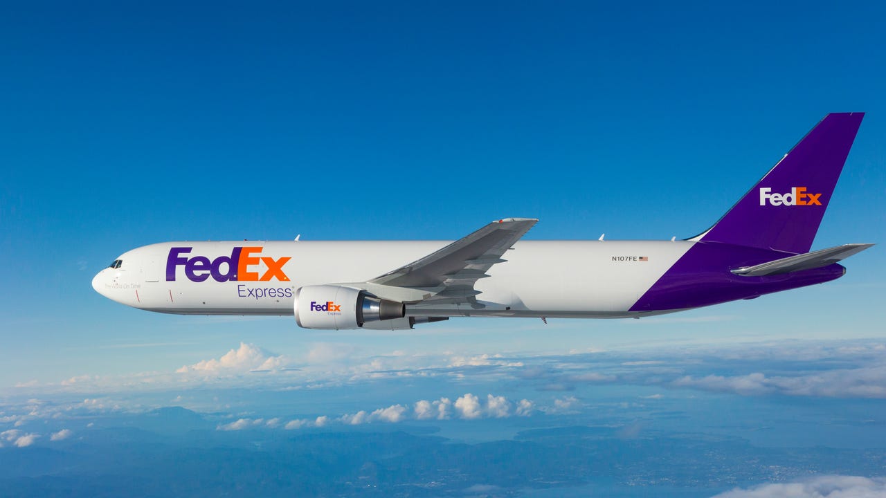 FedEx, USPS extend air express contract through 2024