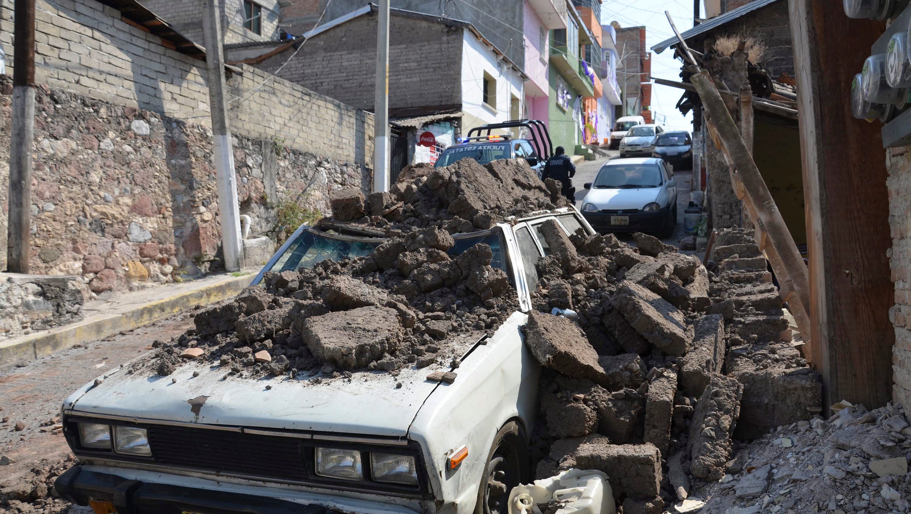 Earthquake shakes central and southern Mexico 