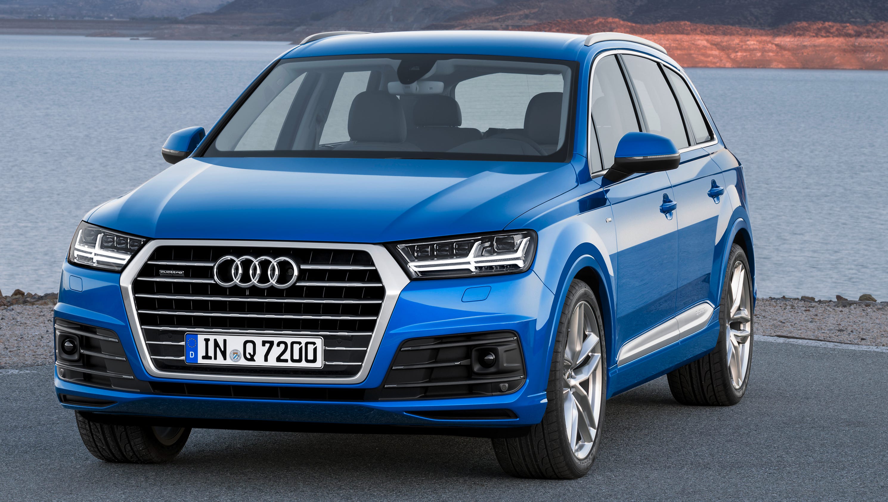 Audi downsizes Q7 SUV, adds diesel plugin