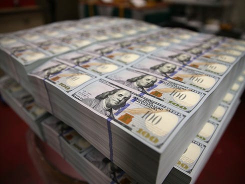 The Federal Reserve has debuted the new U.S. 100 dollar bill that comes withe new security measures.