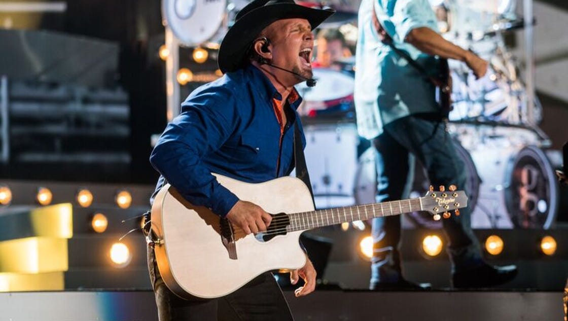 Garth Brooks finds rhythm on the road - The Tennessean