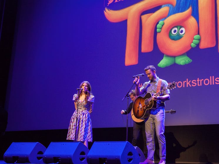Justin Timberlake and Anna Kendrick perform 