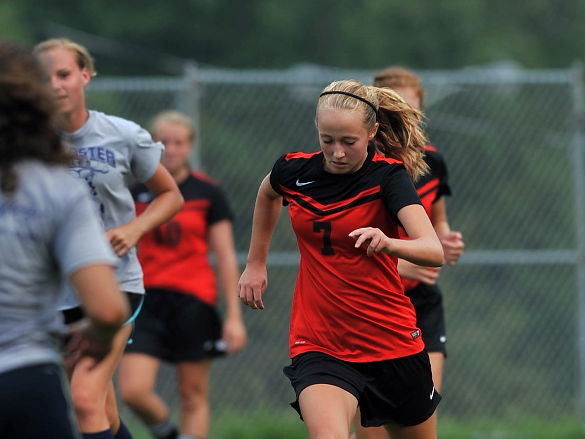 Fairfield Union’s Rachel VerDow dribbles during a scrimmage Tuesday at Lancaster.