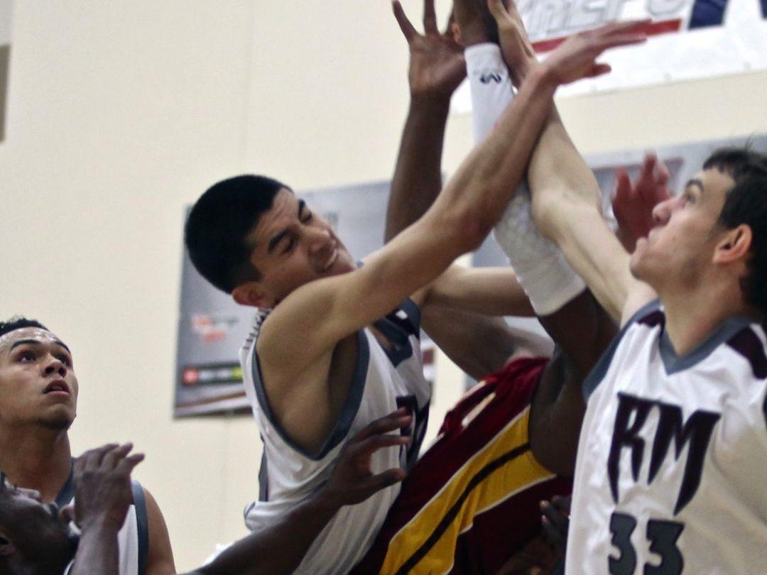 The Rancho Mirage Rattlers hosted the Del Sol Dragons for a basketball match on Tuesday.