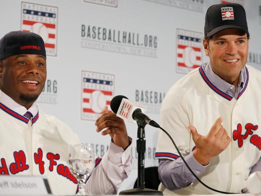 Ken Griffey Jr. and Mike Piazza are elected into the