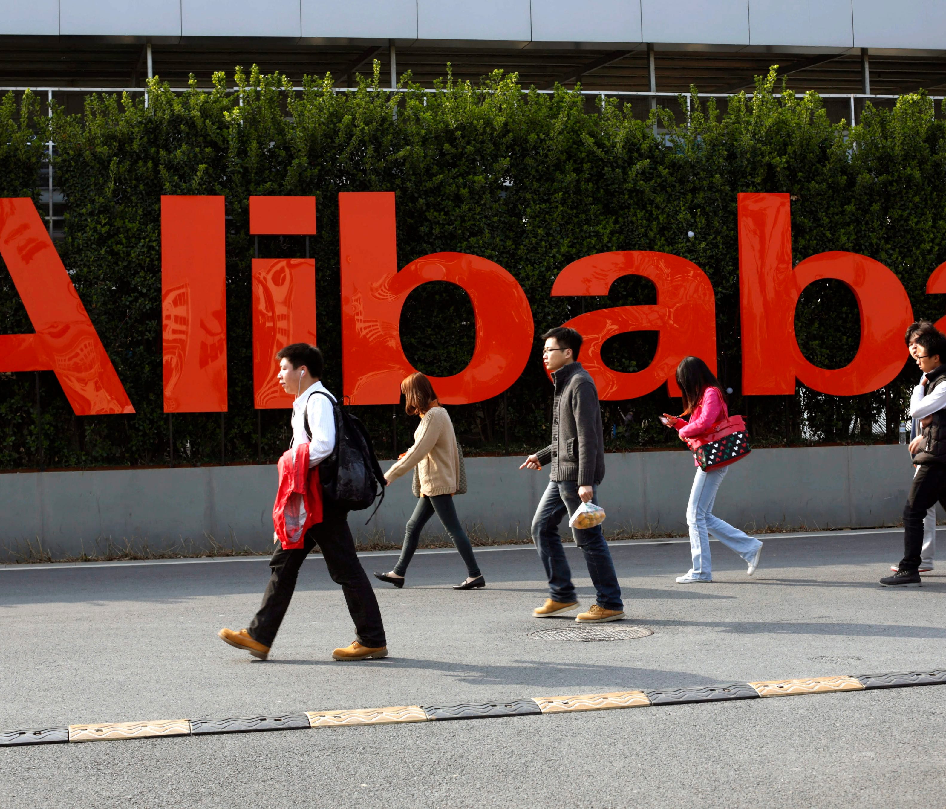 epa04879058 (FILE) A file photo dated 17 March 2014 showing people walking in the headquarters campus of Alibaba Group, mother company of Chinese e-commerce giants Taobao and Tmall, in Hangzhou, Zhejiang province, China.  Reports on 10 August 2015 st