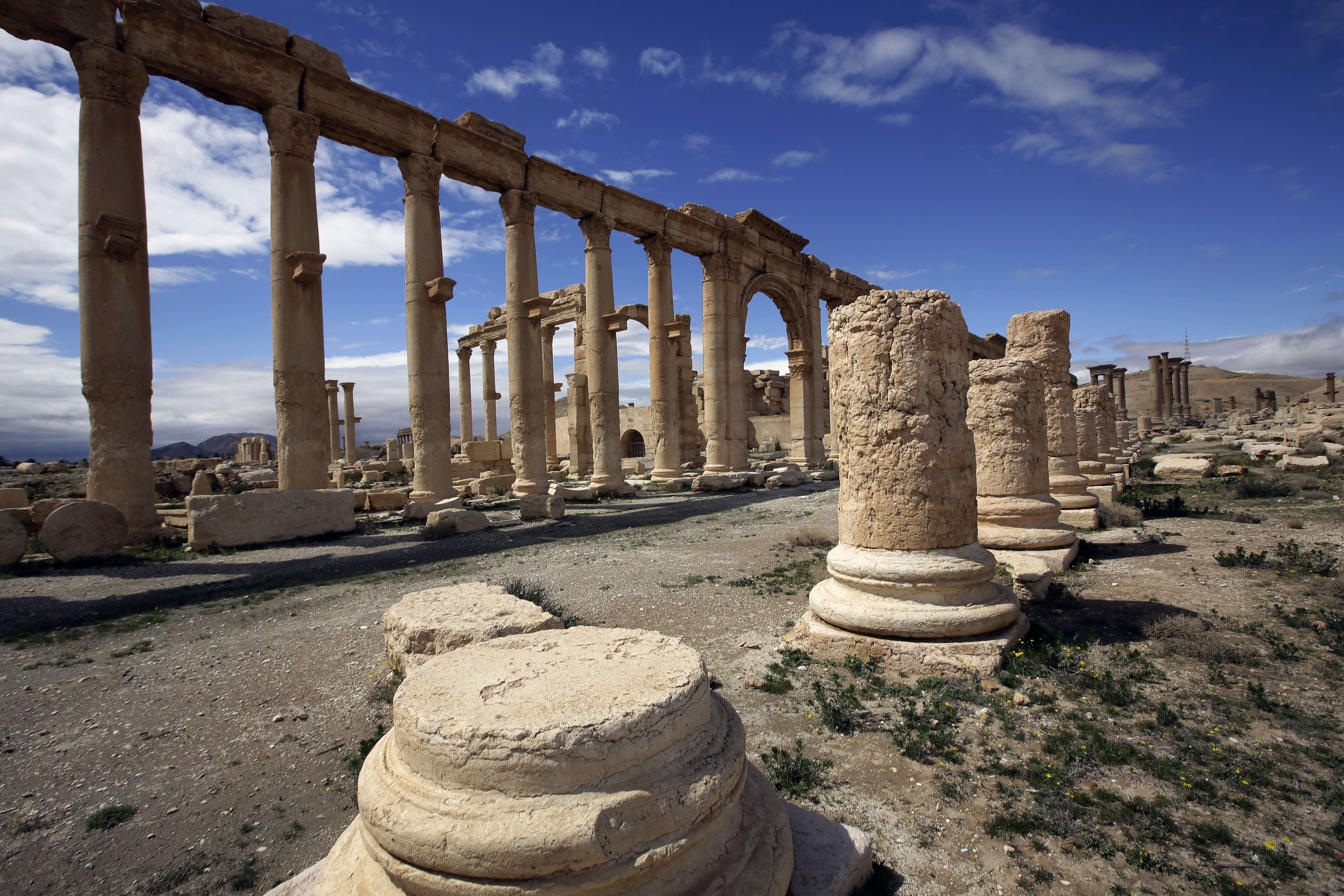 Ancient ruins at Palmyra threatened by ISIL advancement