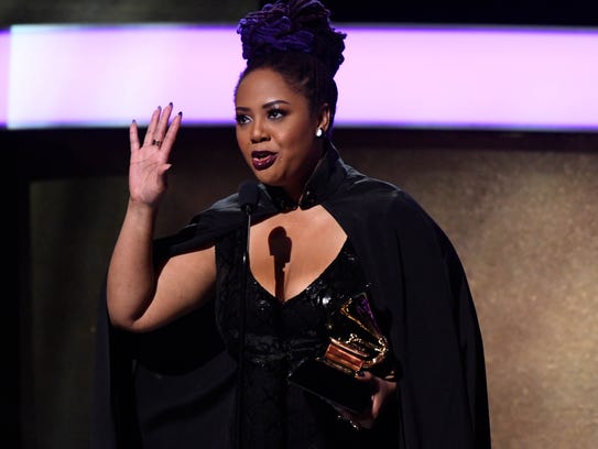 Lalah Hathaway accepts best traditional R&B performance