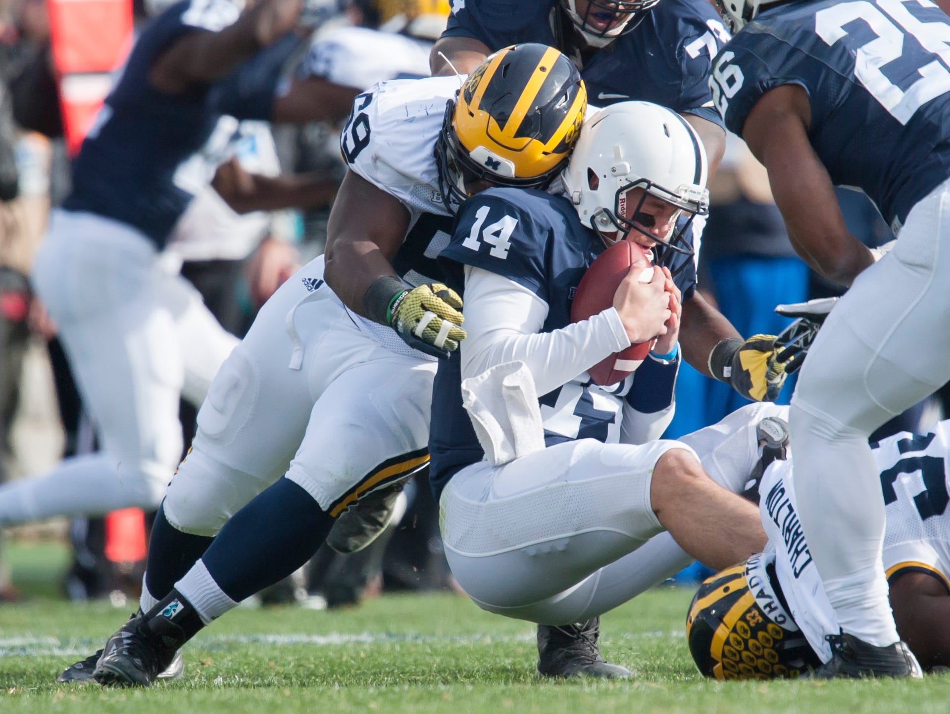 Michigan defensive tackle Willie Henry sacks Penn State