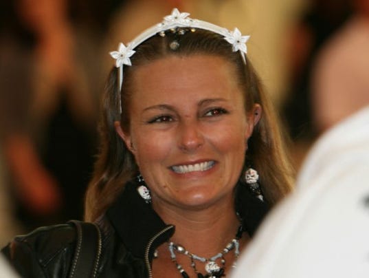 635599835101933726-apryl