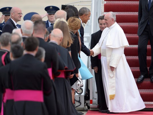 Obamas greet Pope Francis as pontiff begins historic U.S. trip