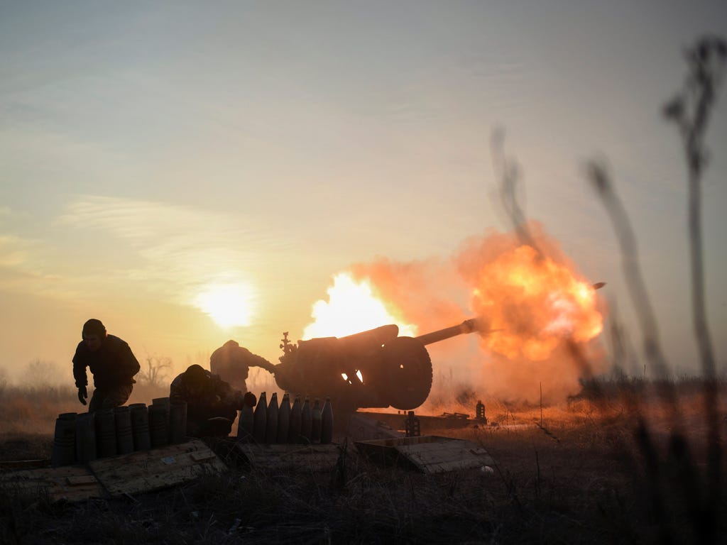 Ukrainian servicemen fire a towed howitzer close to a frontline near Donetsk, Ukraine on Jan. 11, 2018. Pro-Russian rebels attacked Ukrainian army positions in Donbas seven times in the past 24 hours, with three Ukrainian soldiers killed in action an