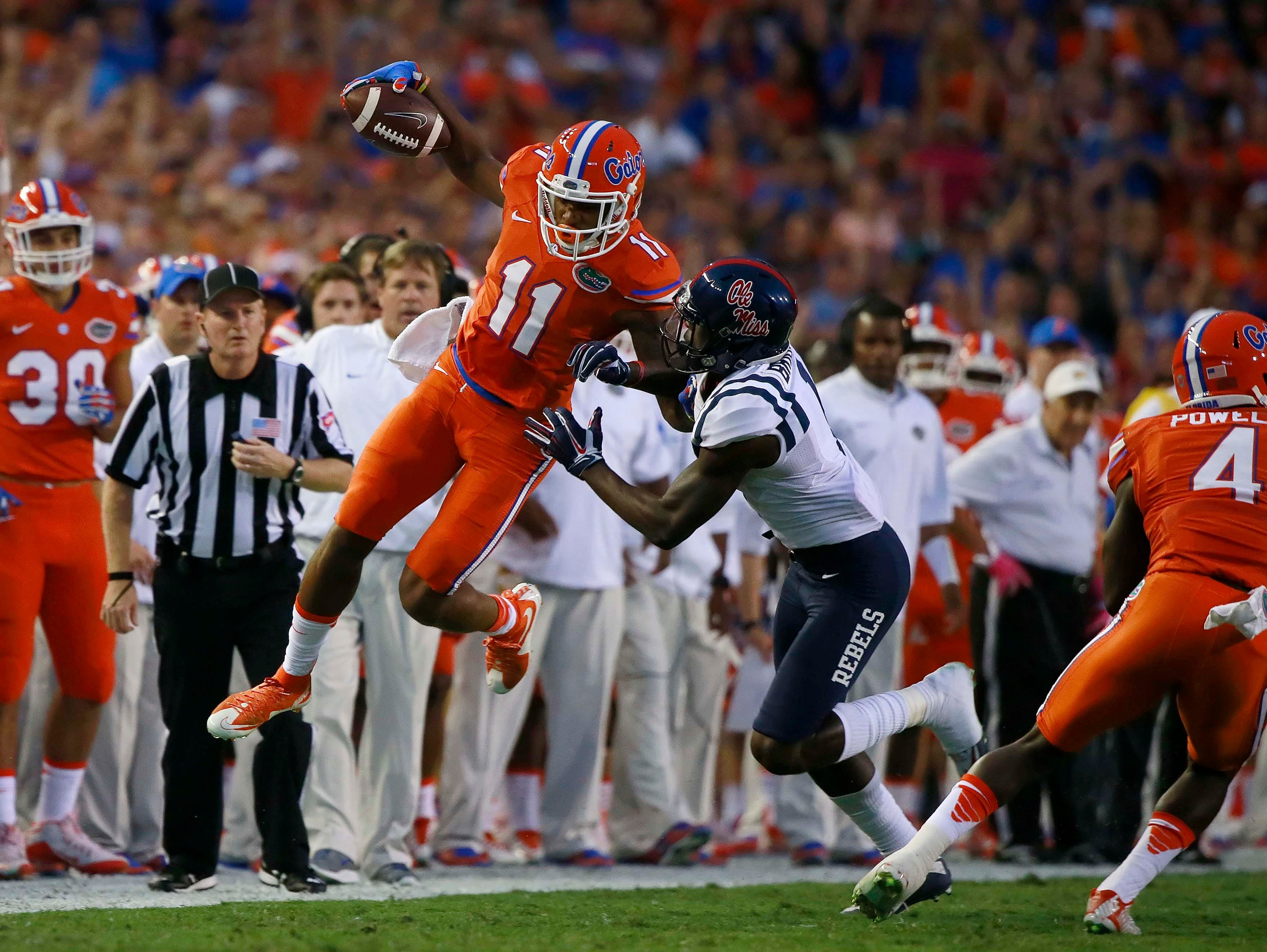 Florida Gators wide receiver Demarcus Robinson tries to elude Mississippi Rebels defensive back Tony Bridges.