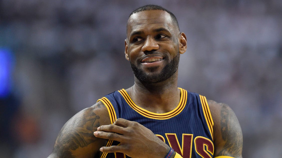 LeBron's teammates send birthday wishes
