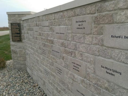 Two decades later, Flight 4184 families to honor victims