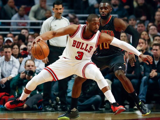 Chicago Bulls guard Dwyane Wade, left, is defended by Atlanta Hawks guard Tim Hardaway Jr., right, during the second half of an NBA basketball game, Wednesday, Jan. 25, 2017, in Chicago. The Hawks won 119-114. (AP Photo/Kamil Krzaczynski)