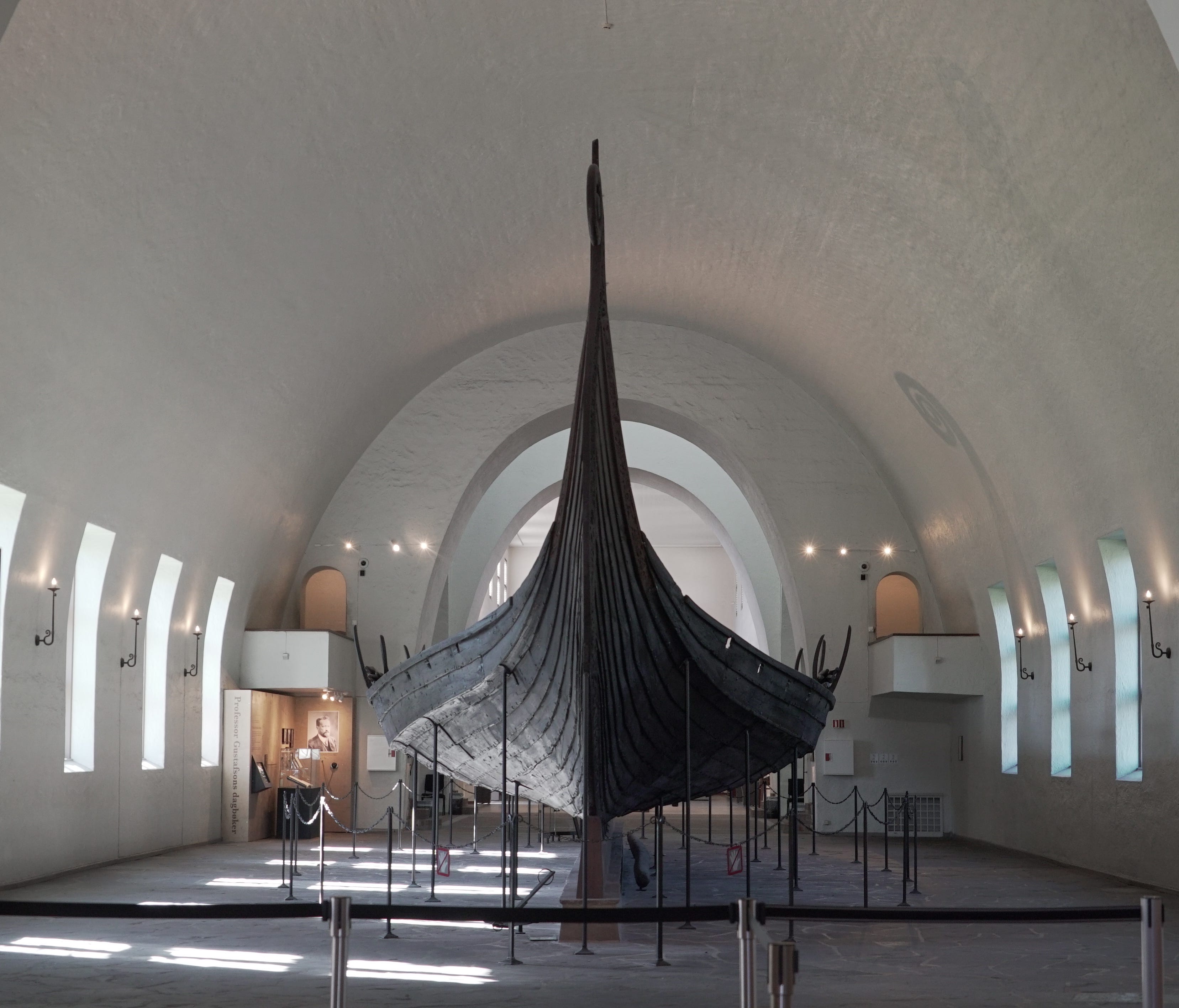 The Oseberg Viking ship was discovered in 1904, when a Norwegian farmer was digging on his land. Historians date the ship to pre-800 AD.