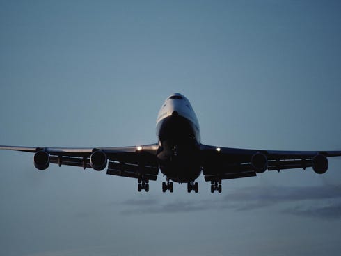 DATE TAKEN: rcvd 1997--- A photo of a Boeing 747 taking off. ORG XMIT: UT65907