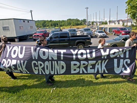 Sit-in briefly disrupts Vermont Gas worksite (7/30/14)
