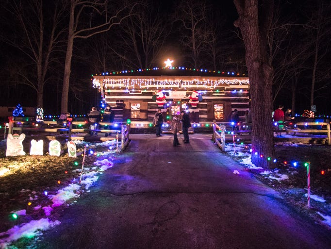Eaton's Whispering Christmas draws hundreds