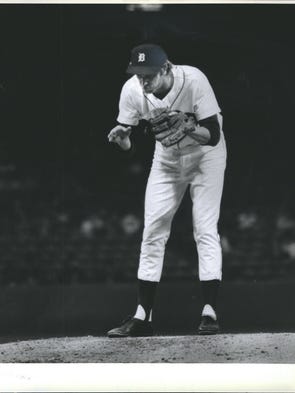 mark fidrych talking to the ball