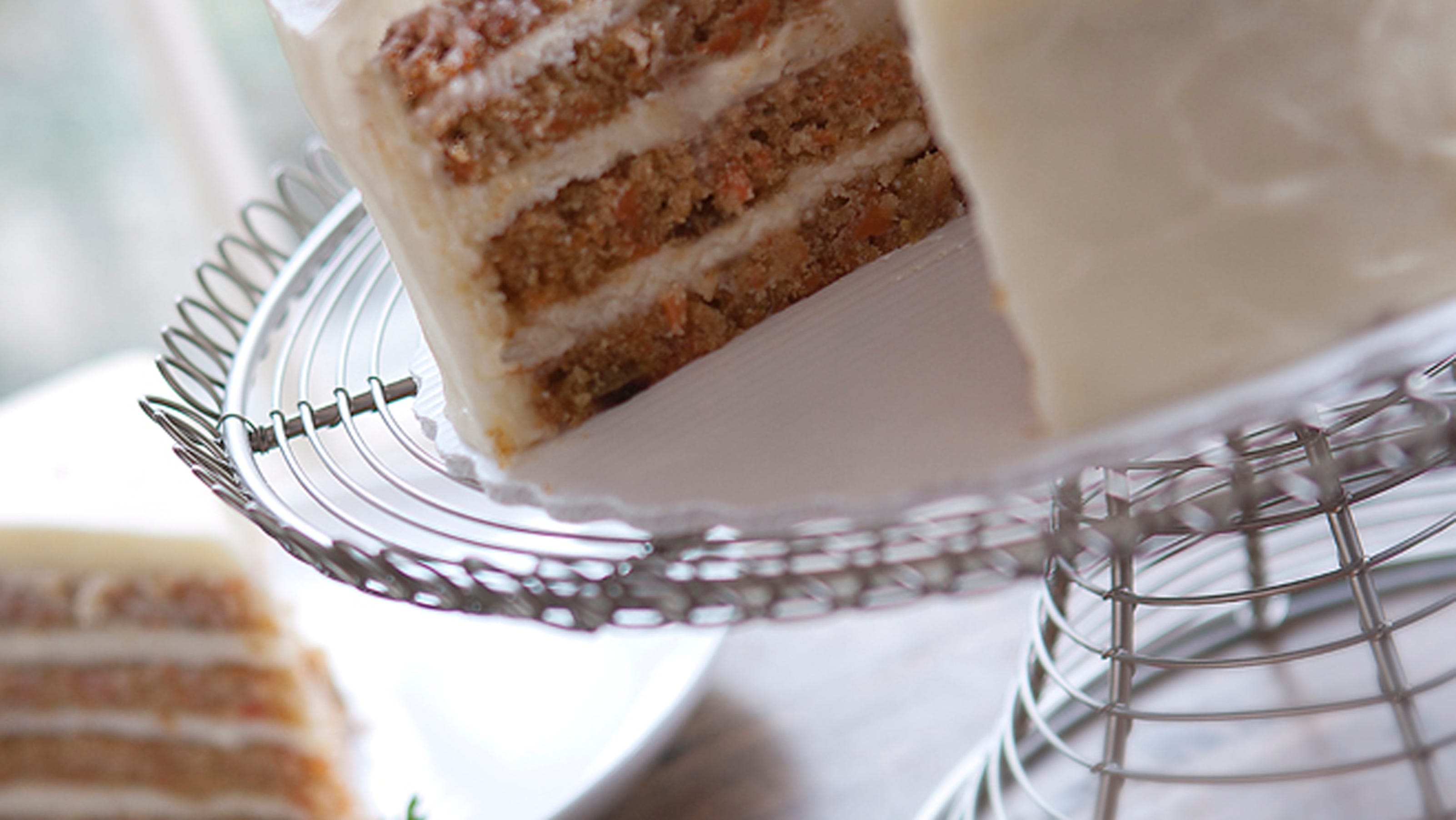 'Shark Tank' success Daisy Cakes pens cookbook