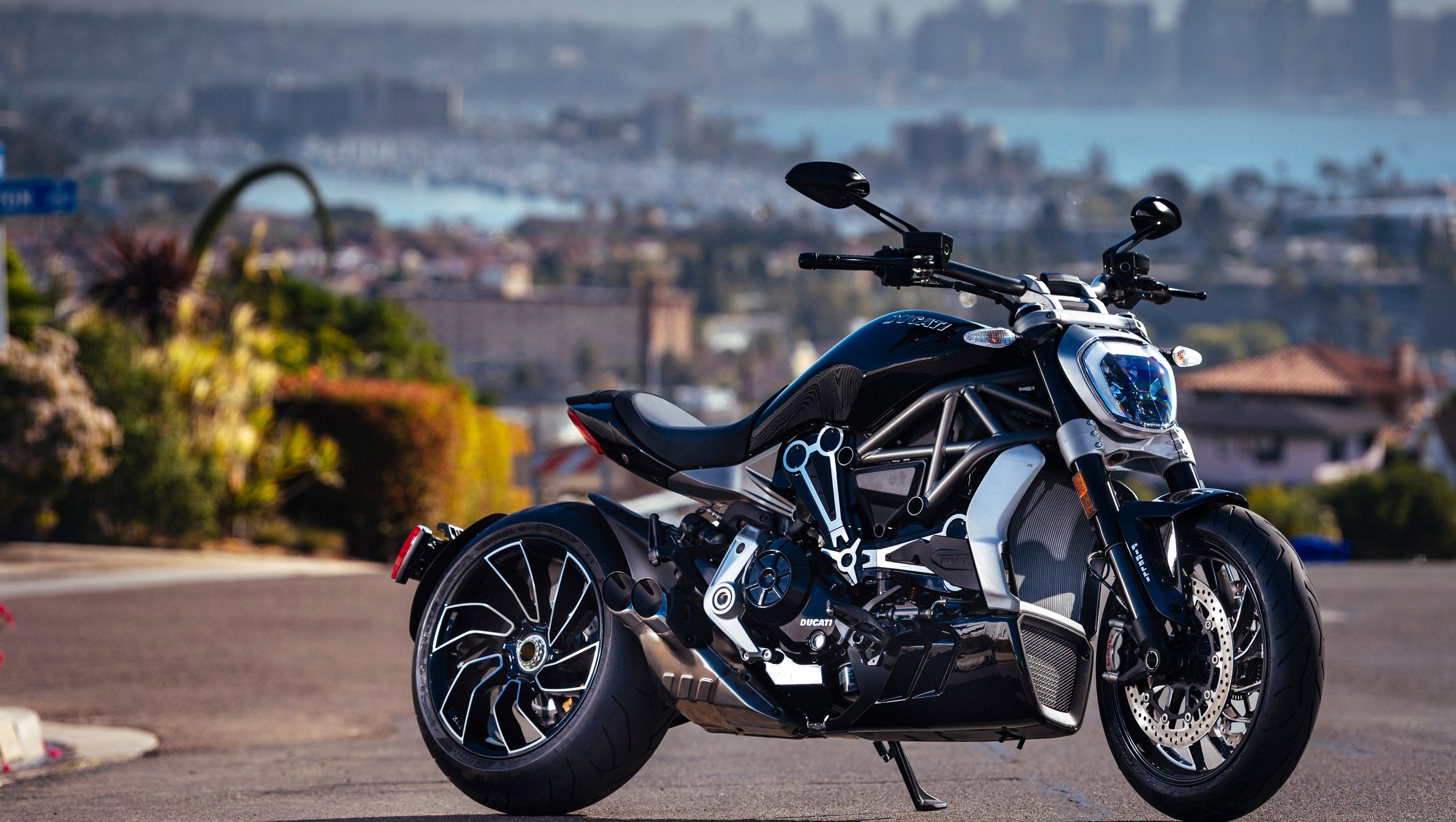 Motorcycle review Ducati XDiavel is both a cruiser and sport bike