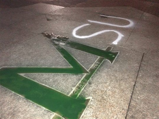 Sparty Vandalized?   635495758311134308-U-M-vandalism