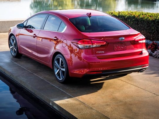 2017 Forte sedan from the rear