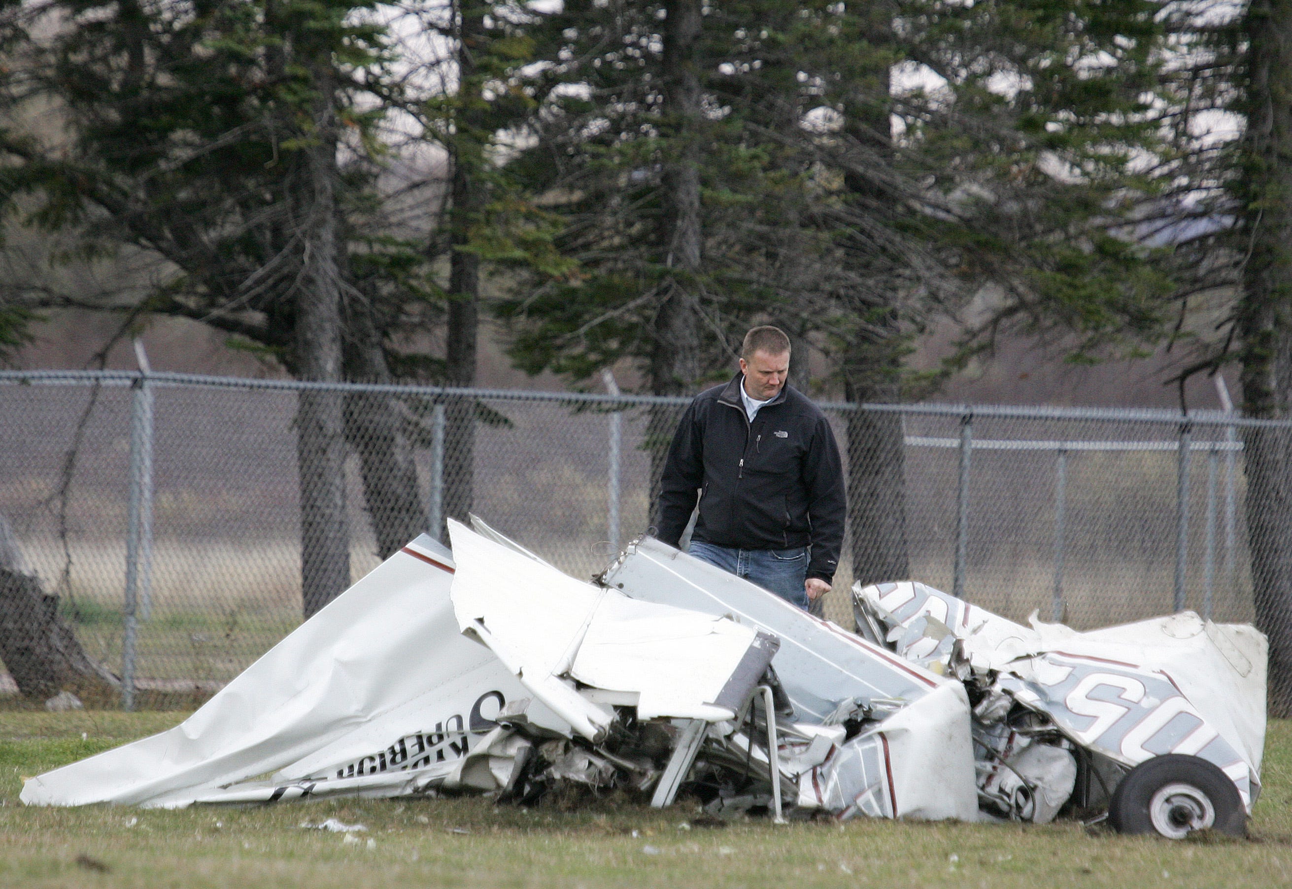 2 planes collide mid-air in Wis., everyone survives