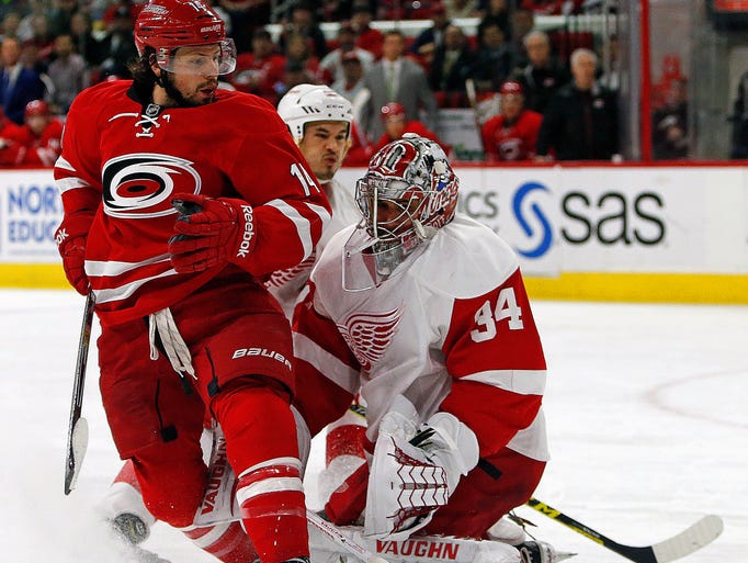 Detroit secures 3rd in Atlantic by shutting out Carolina, 2-0 635643888192851217-AP31958580139-4