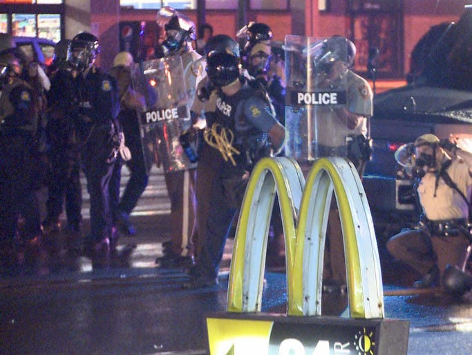 Looting and violence returned to the streets of Ferguson early Saturday morning. Police and about 200 protesters clashed after days of peaceful protests when crowds began throwing objects at police.