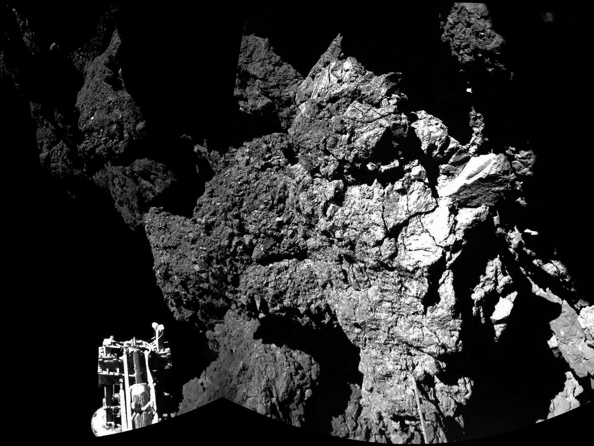 635514609479717458-AP-Comet-Landing.jpg