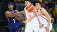 United States guard Kyle Lowry (7) passes the ball