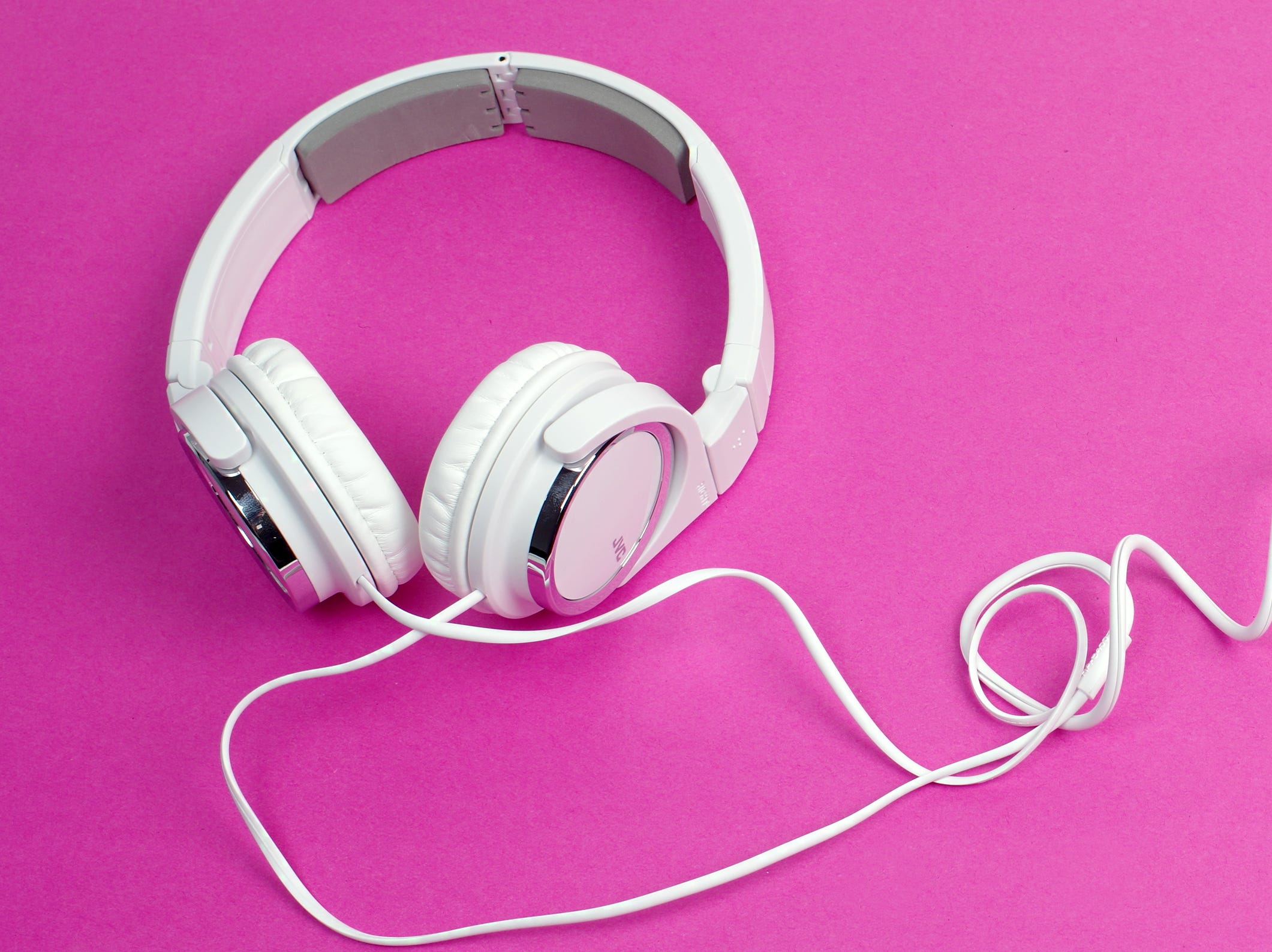 For the price, the JVC HA-S400 looks surprisingly sleek and performs respectably.