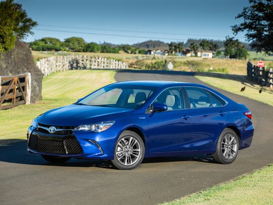 635616823926241475-2015-Toyota-Camry-Hybrid-007