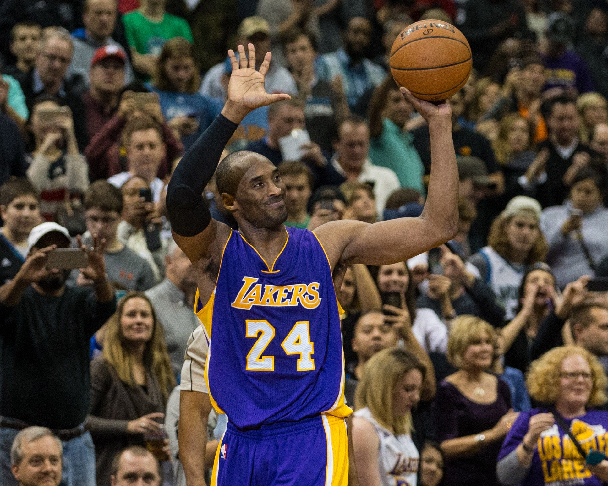 NBA: Los Angeles Lakers at Minnesota Timberwolves