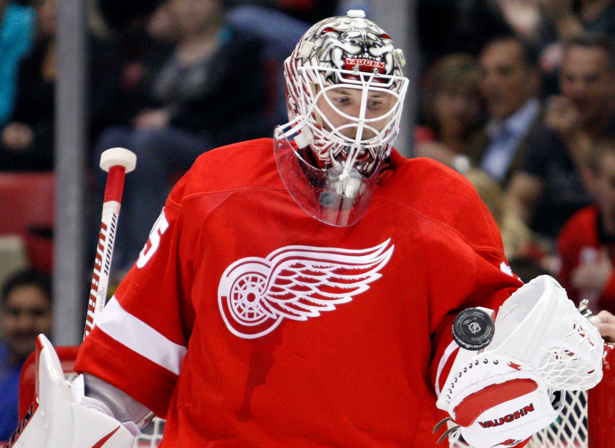 Howard leads Red Wings in win