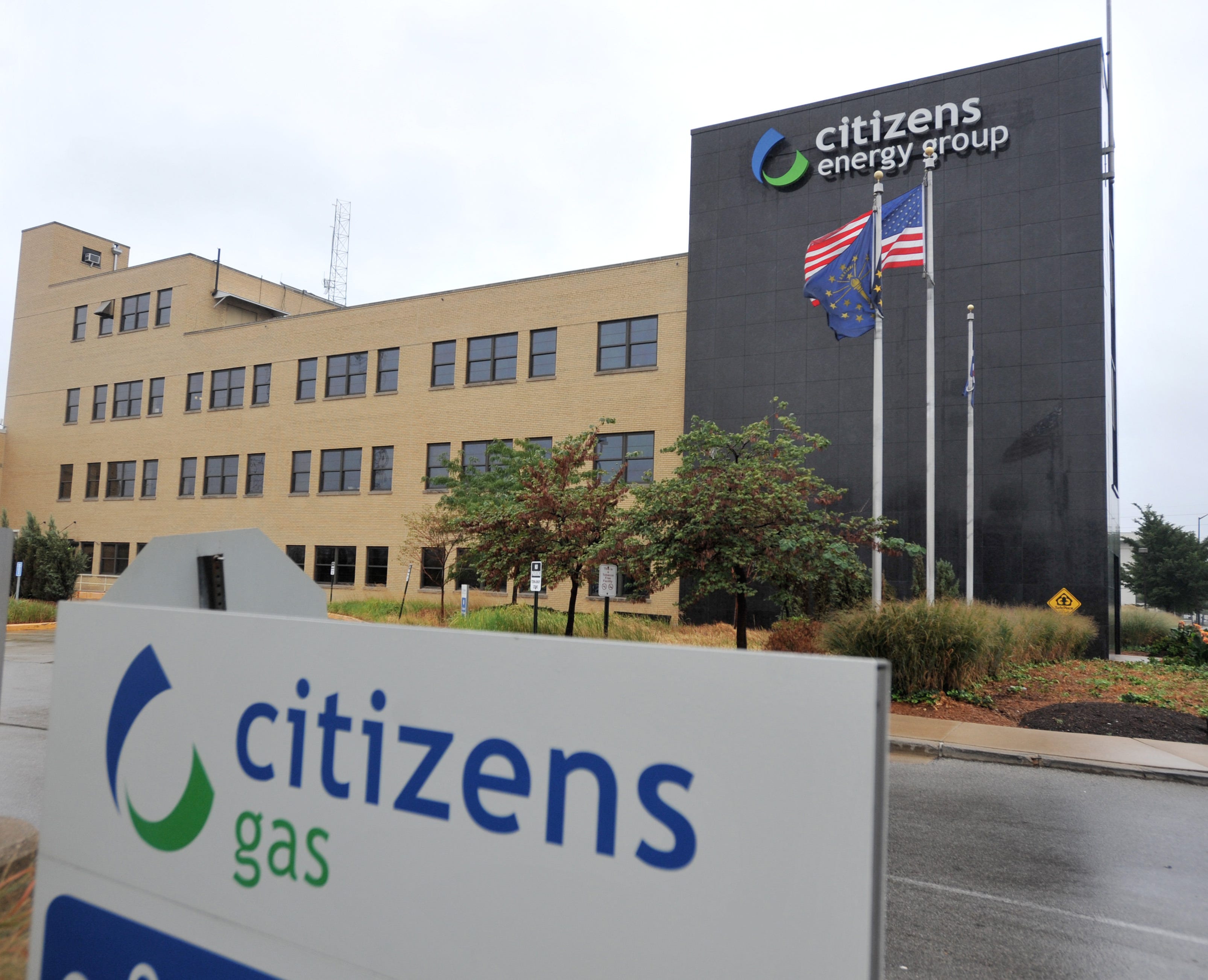 Broken water main closes westbound Washington Street