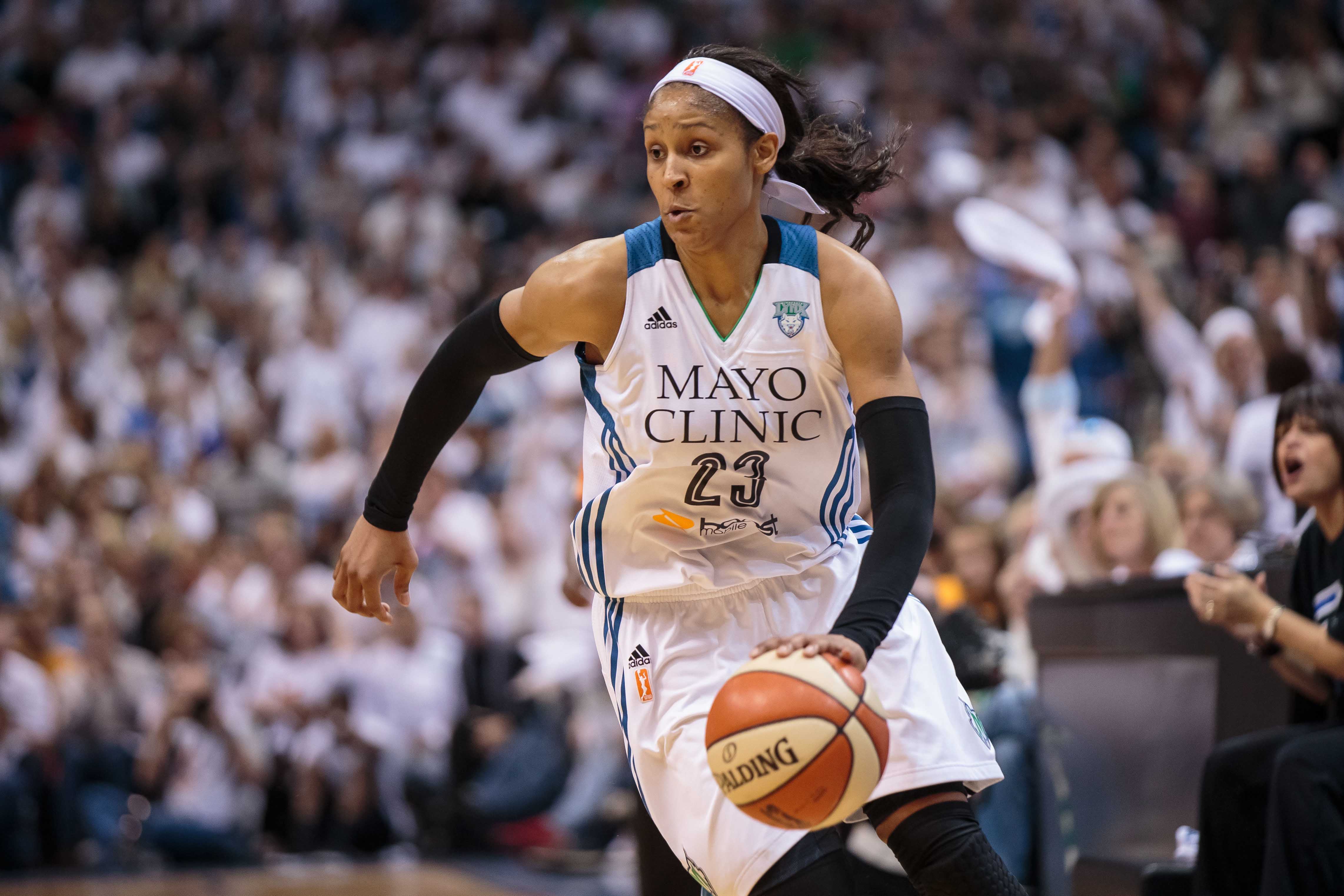 Minnesota Lynx, L.A. Sparks to face off in historic battle of unbeatens