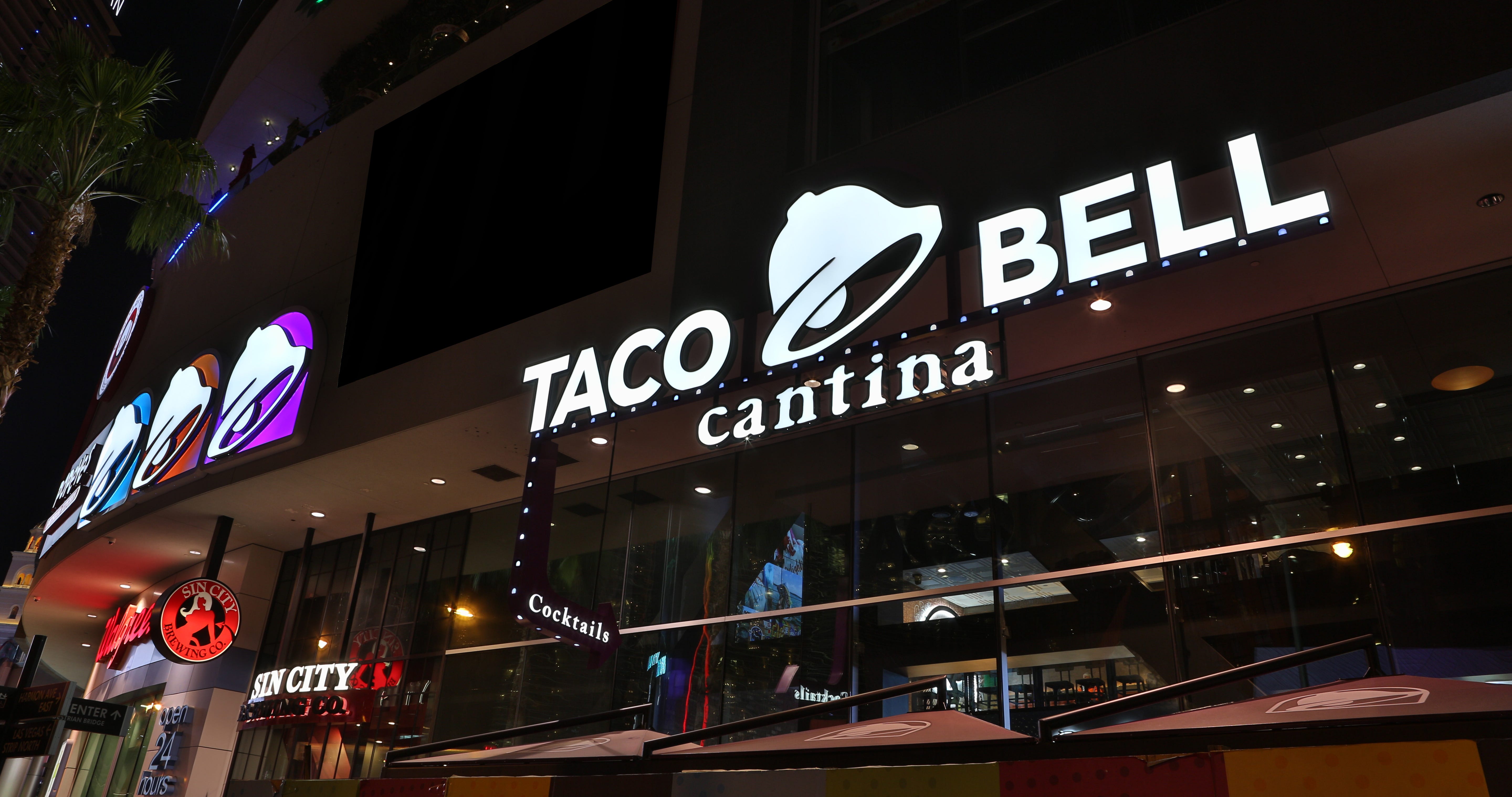 Taco Bell Cantina opens in downtown Phoenix, serving alcohol