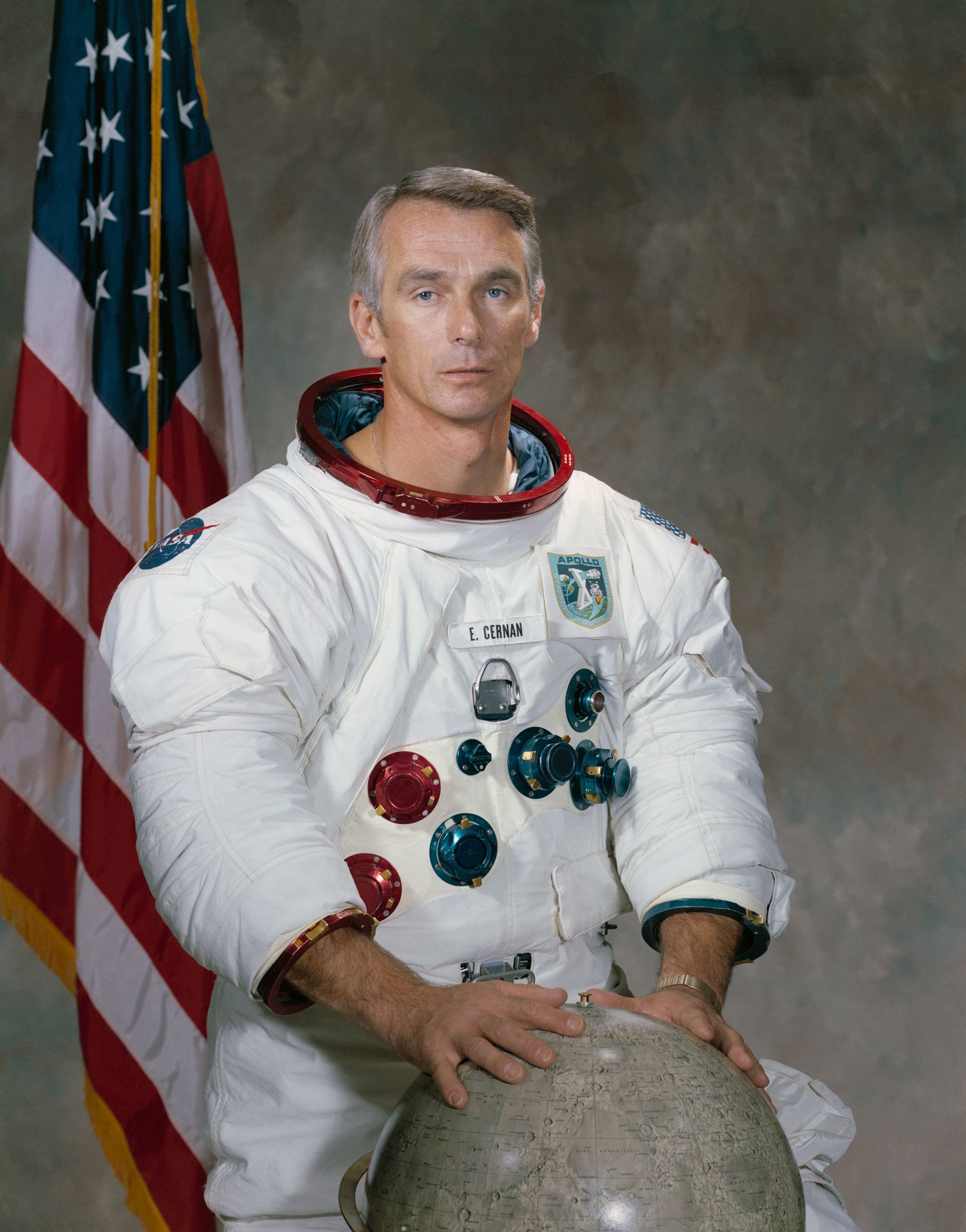 Gene Cernan, last man to walk on moon, dies