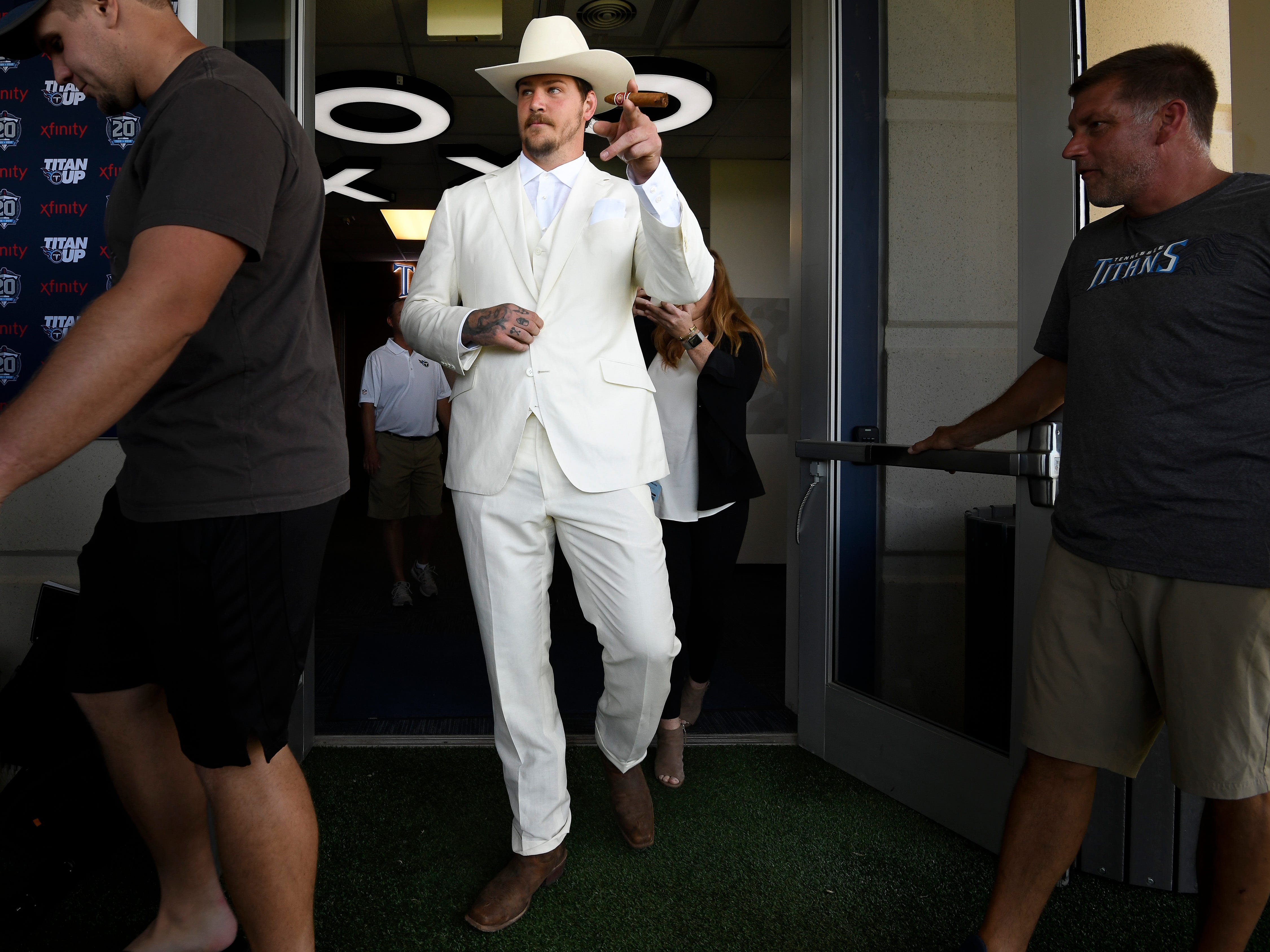 taylor lewan hat