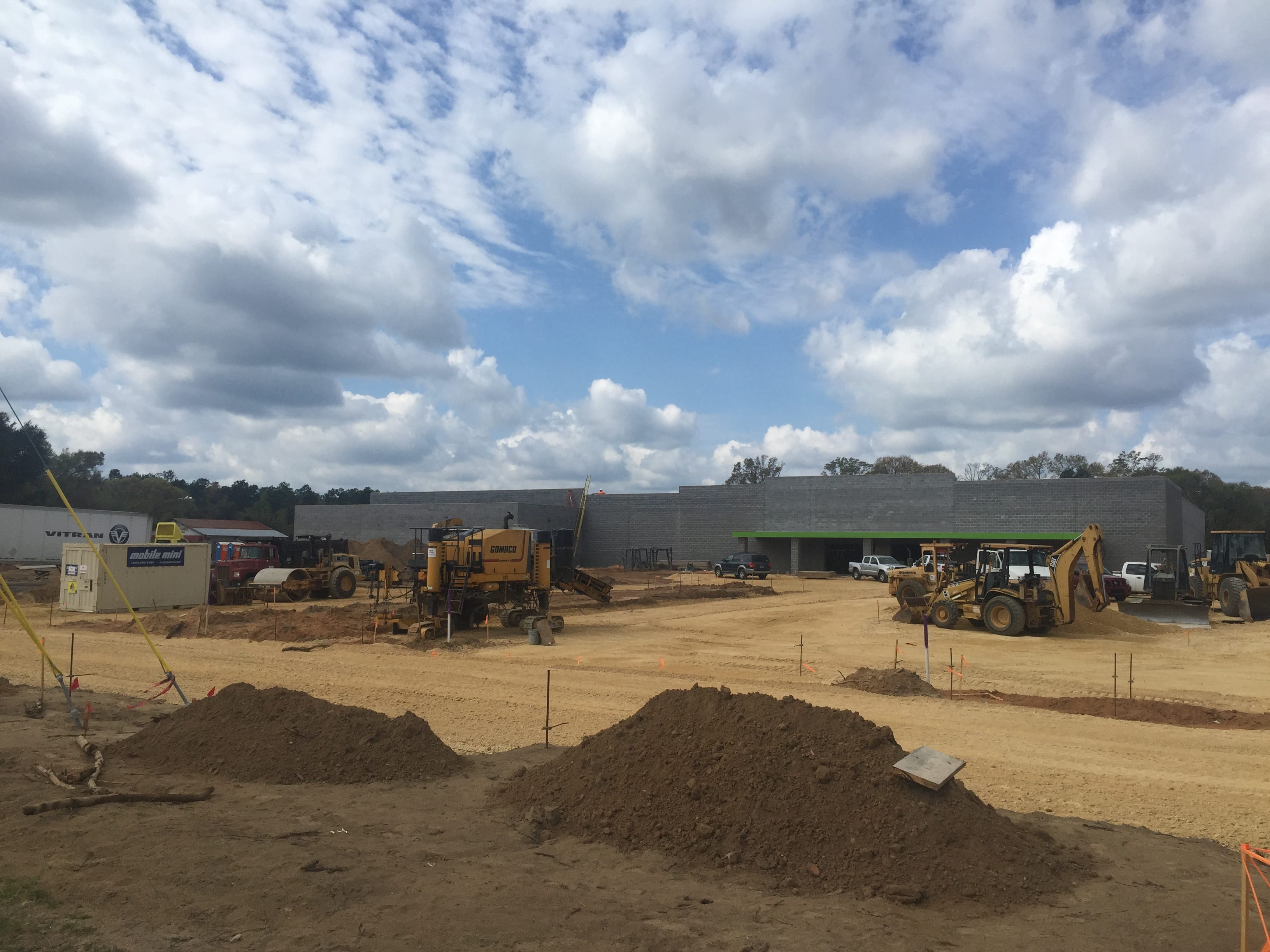 WalMart hiring up to 95 for new market