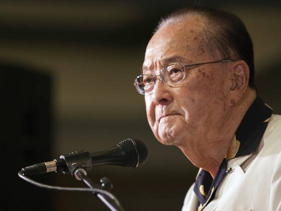 http://www.gannett-cdn.com/media/USATODAY/USATODAY/2012/12/17/ap-inouye-hospitalized-4_3_r560.jpg?f061b7ce9937c38b702e6f308816ac2a14e2a4ec