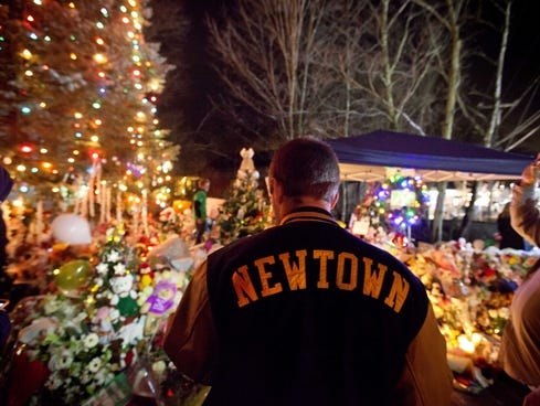 School Shooting on Conn   Visits A Memorial For The Sandy Hook Elementary School Shooting