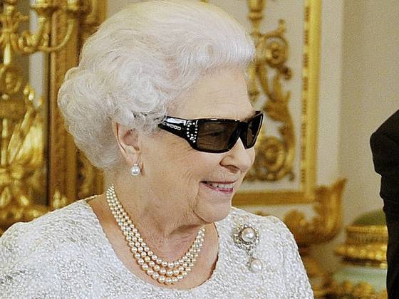 Queen Elizabeth II in 3D glasses
