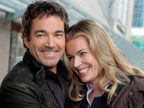 Jon Tenney and Rebecca Romijn star as Sean King and Michelle Maxwell, former secret service agents turned private investigators.